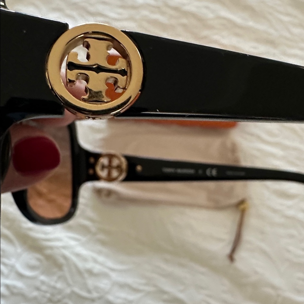 Sunglasses. NEW - Picture 2 of 5